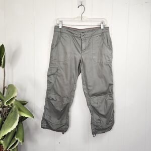 The North Face Gray Capri Cropped Pants Hiking Summer Outdoors Womens size 6